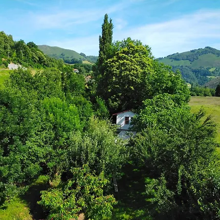 Eyhera Perkain فندق مبيت وإفطار *