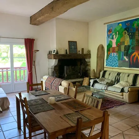 Eyhera Perkain فندق مبيت وإفطار